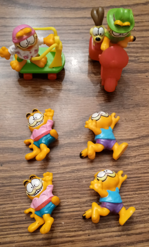 Lot of 6 Garfield the Cat PVC Toys plus 2 vehicles Pic 1