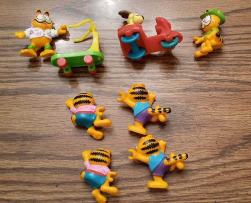 Lot of 6 Garfield the Cat PVC Toys plus 2 vehicles Pic 2