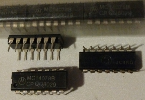Lot of 25: Motorola MC14078BCP