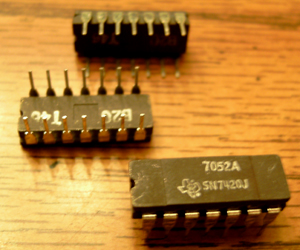 Lot of 10: Texas Instruments SN7420J