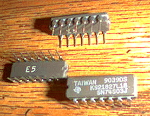 Lot of 25: Texas Instruments SN74S03J KS21827L18