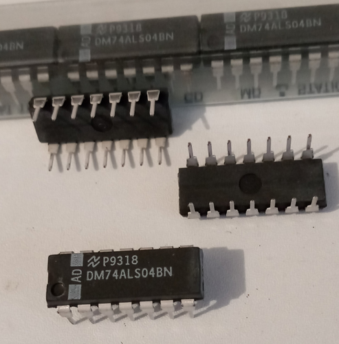 Lot of 19: National Semiconductor DM74ALS04bn
