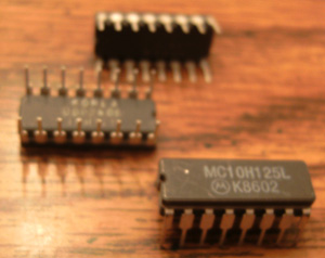 Lot of 24: Motorola MC10H125L