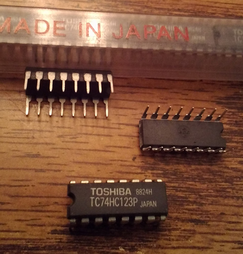 Lot of 15: Toshiba TC74HC123P