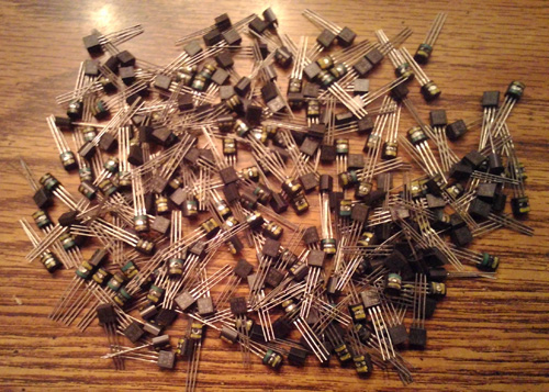Lot of 258: National Semiconductor 2N3904 Transistors
