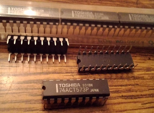 Lot of 16: Toshiba 74ACT573P