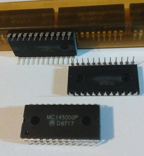 Lot of 8: Motorola MC145000P