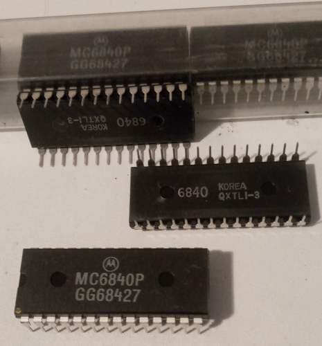 Lot of 8: Motorola MC6840P