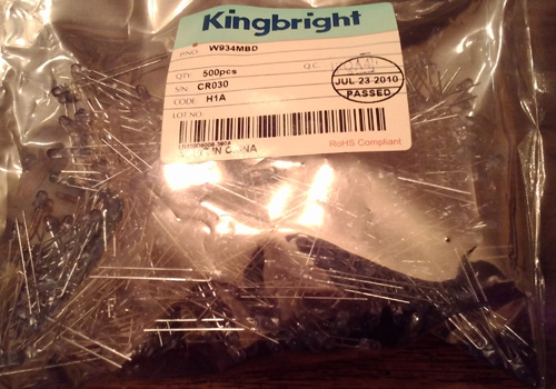 Lots of 500: Kingbright W934MBD LEDs